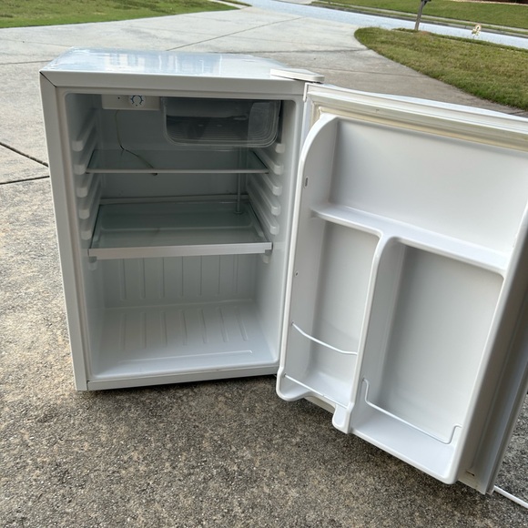 Commercial Cool Mini Fridge - Picture 3 of 6